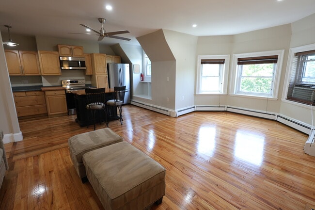 Photo - 318 Tappan St