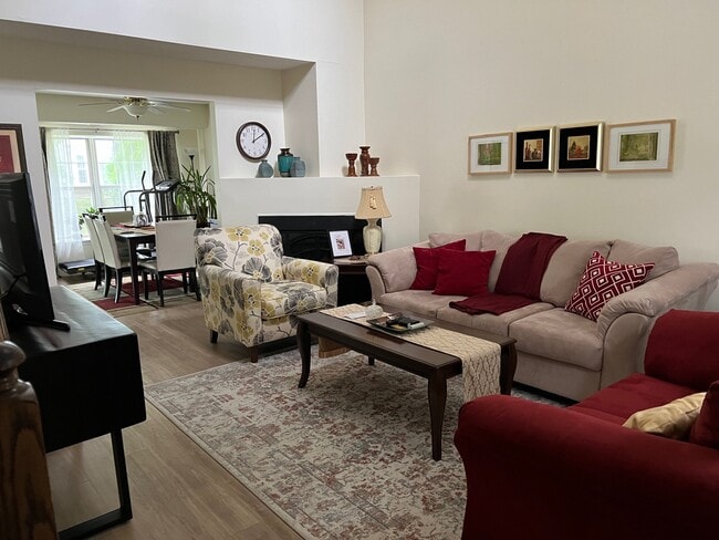 Photo - 248 Tintern Ct