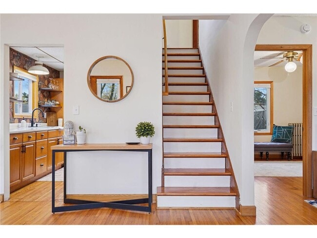 Photo - 1705 Ivy Ave E