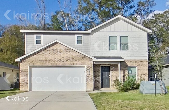 Building Photo - 15743 Del Norte Dr