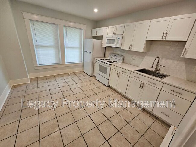 703 Askew St Unit B