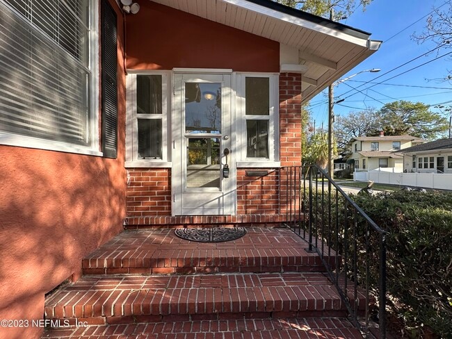 Photo - 1824 Perry Pl