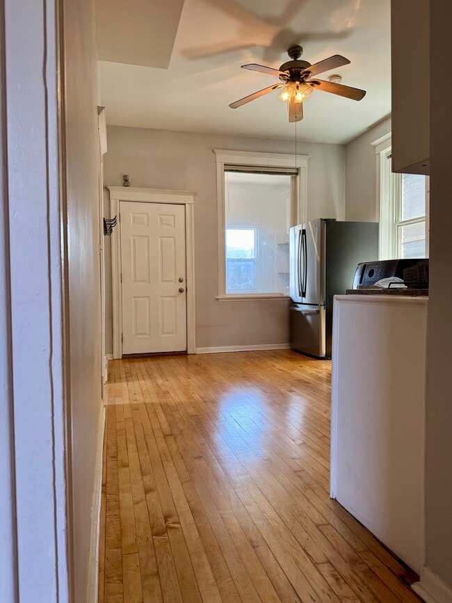 Photo - 1833 N Sawyer Ave Unidad 1