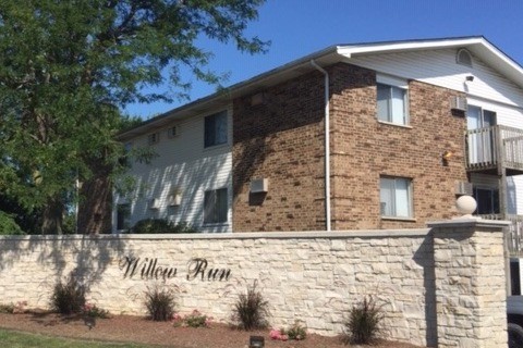 entrance - Willow Run of Crest Hill Rental