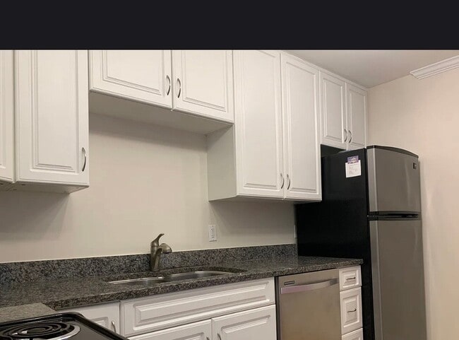Photo - 1397 Broadview Ave Unit 8