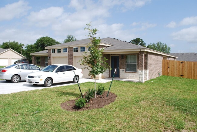 Building Photo - 1609 Pontotoc Unit B - MAKE READY