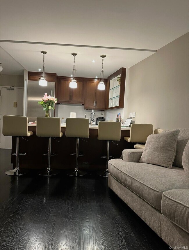 Photo - 25-40-40 Shore Blvd Unit 19E