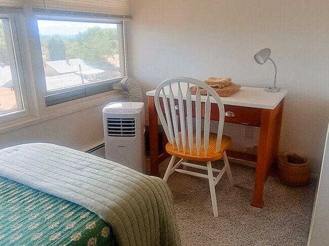 Photo - 700 W 17th St