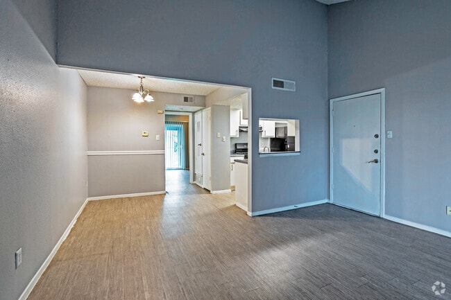 1BR, 1BT - The Peacock - 728SF - Living Area