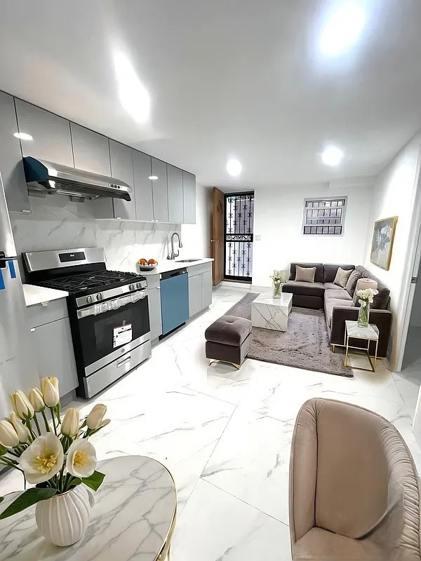 Photo - 2583 49th St