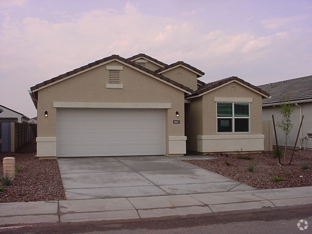 Building Photo - 3 YEAR NEW! The Quail floorplan in relaxin... Rental