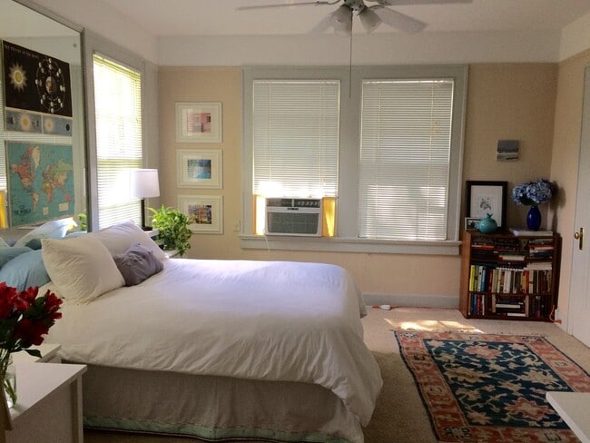 Photo - Steps from Audubon Park!!! Natural light, appliances included, Laundry on site Unidad 5