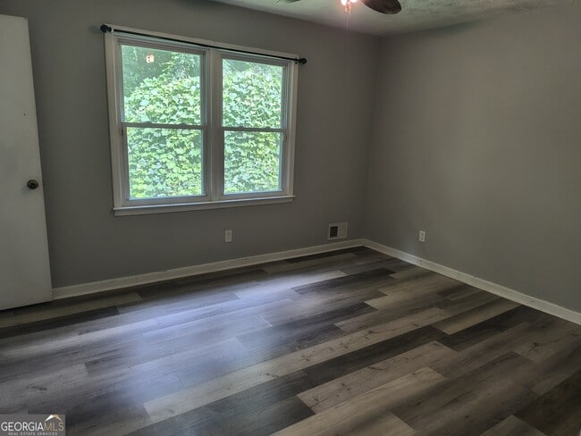 Photo - 1678 Ridgeview Dr NW