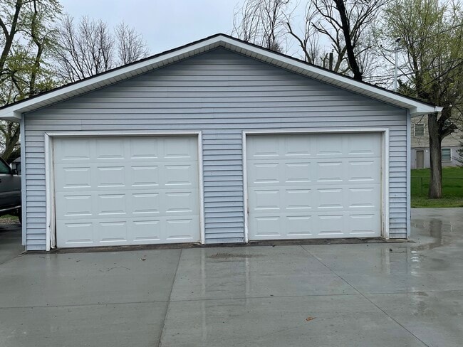 Photo - Blondo Street Unidad 7524