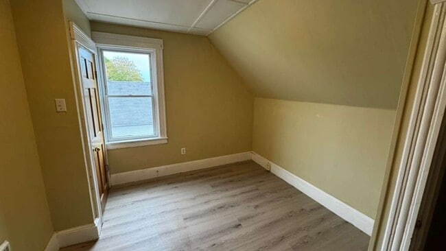 Building Photo - 5-9 Mill Unit 9