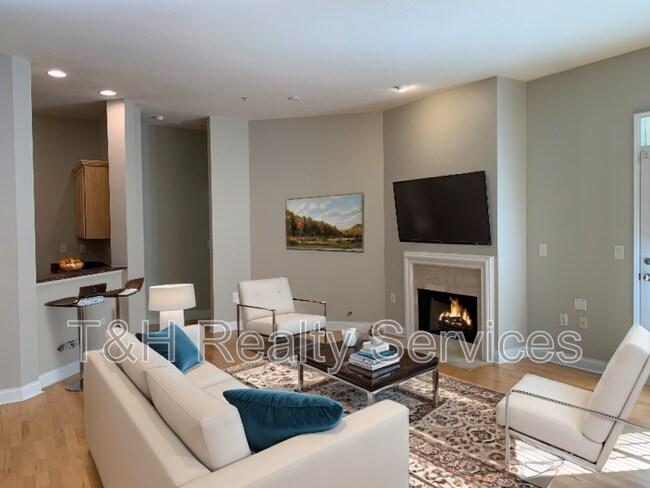 Photo - 450 E Ohio St Unit Apt 106