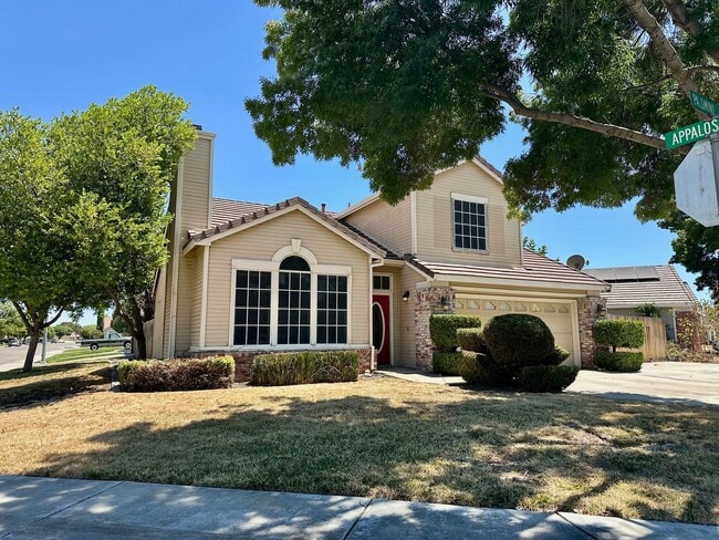 Building Photo - 3 bedroom 2.5 bathroom corner lot Rental