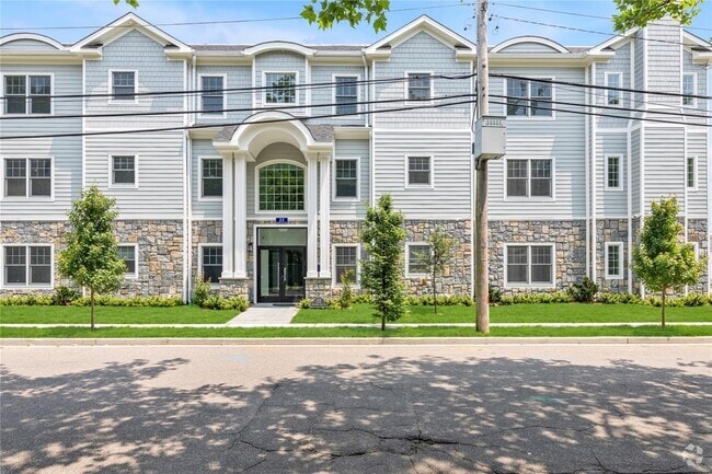 Building Photo - 22 Sagamore Hill Dr Unit 2B Rental