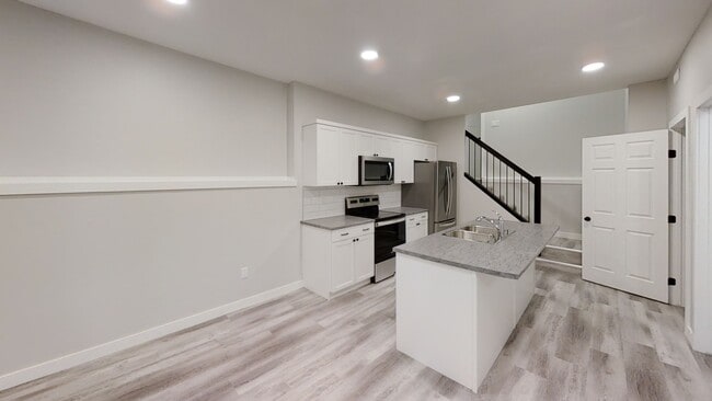 Photo - 13001-13104B 104B St