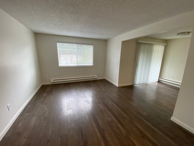 Photo - 8206 Locust Ave E