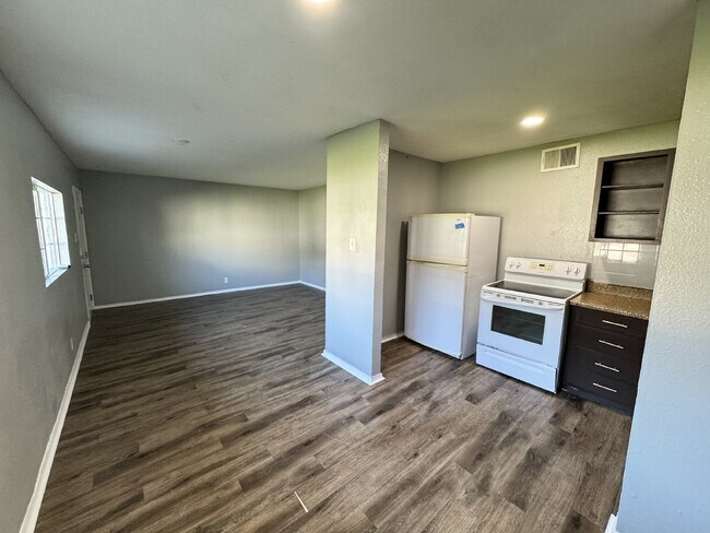 2 Bedroom and 1 bathroom ready to move in