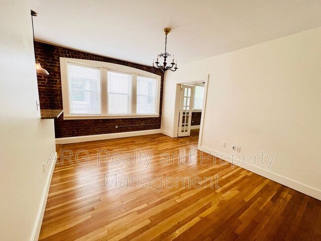Photo - 373 Moreland Ave NE