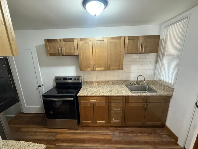 Photo - 2877 Sullivant Ave