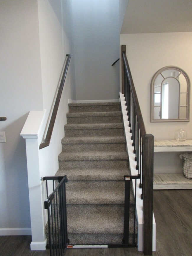 Photo - Well maintained 3 bedroom, 2.75 bath townhome in Puyallup