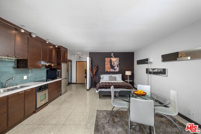 Photo - 999 N Doheny Dr Unit 611