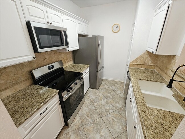 Building Photo - 9800 Pagewood Ln Unit 2404