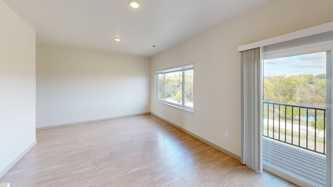 1 Bed/1 Bath, Living/Dining