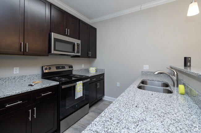 2BR, 2BA - 1,102SF - Kitchen