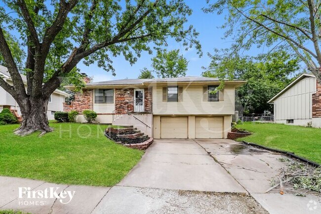 Building Photo - 400 SW Oxford Dr Rental