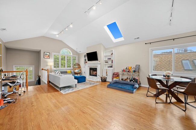 Photo - 1028 N Wolcott Ave Unit 3