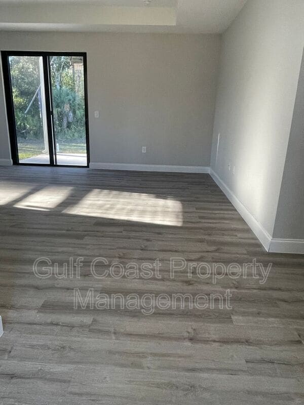 Photo - 136 Viewpoint Dr