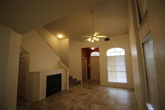 Photo - 404 Shant St