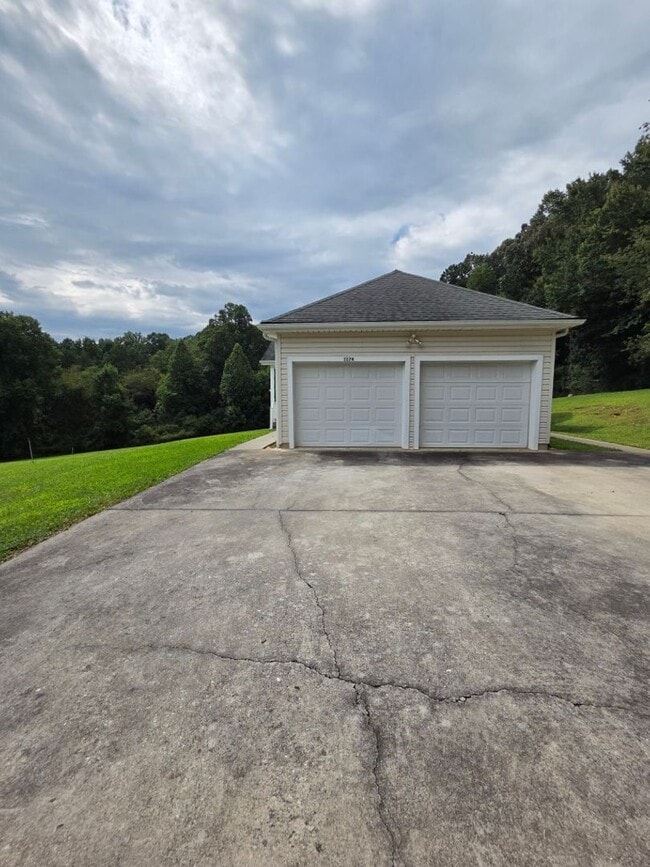Photo - 1174 Buchanan Loop