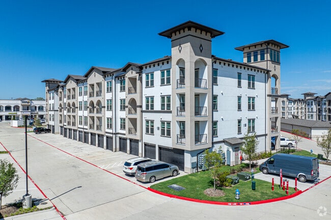 Building Photo - Caroline Florence