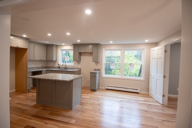 Building Photo - 2 Mountain Rd Unit C