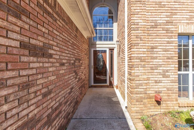 Photo - 102 Canterbury Cir