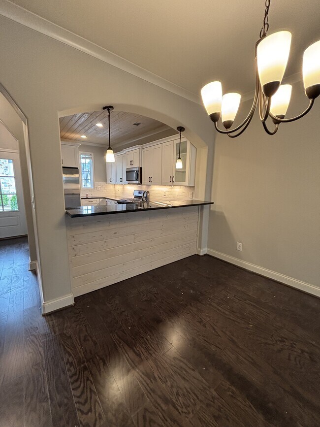 Photo - 995 Lennox Blvd