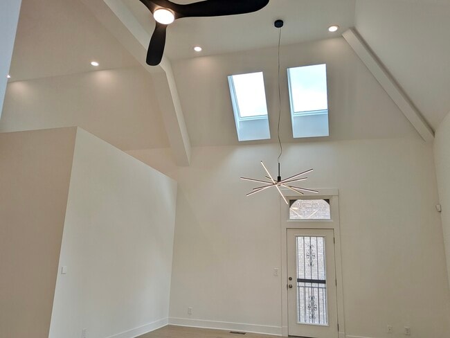 Photo - 1457 N California Ave Unit 2