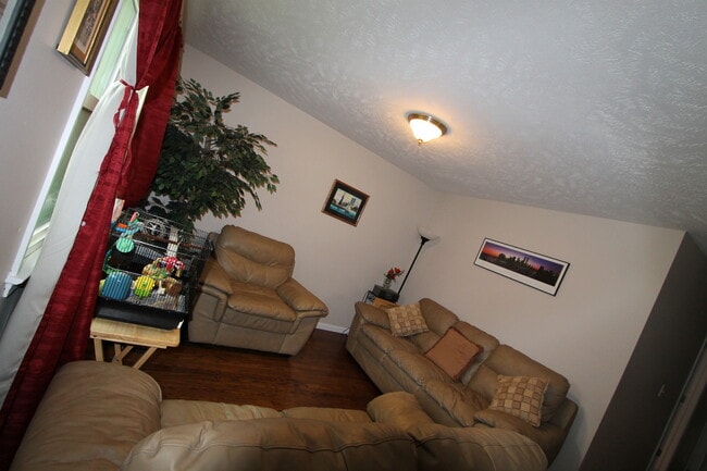 Photo - Nice 4 Bedroom Home!  Finished Basement! A...