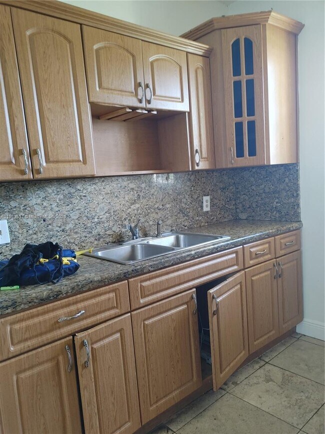 Photo - 421 NE 1st St Unidad 108