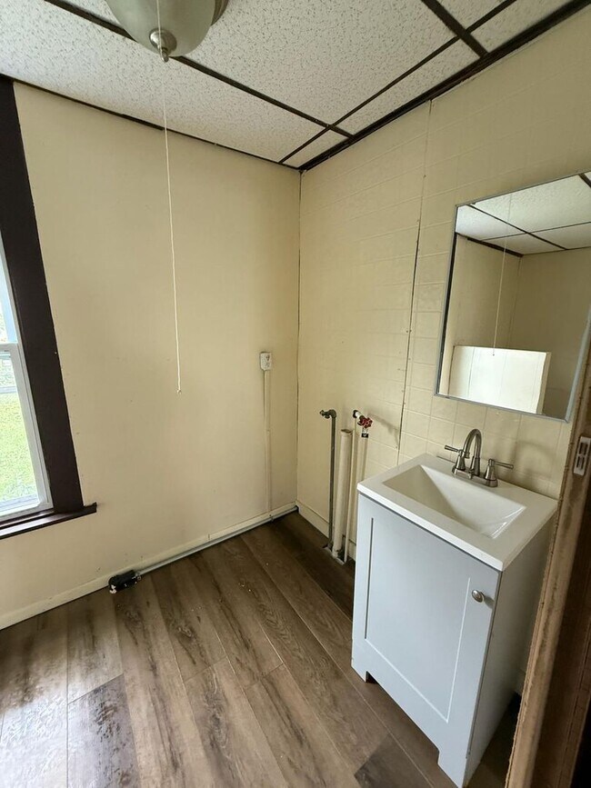 Photo - 3 bedrooms 1.5 bath in peaceful and beauti...