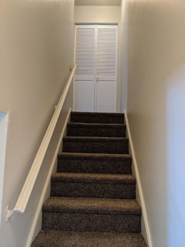 Large 2 Bedroom Townhome with 1 1/2 Baths ... - Large 2 Bedroom Townhome with 1 1/2 Baths ...