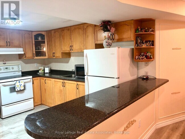 Photo - 889 Bancroft Dr