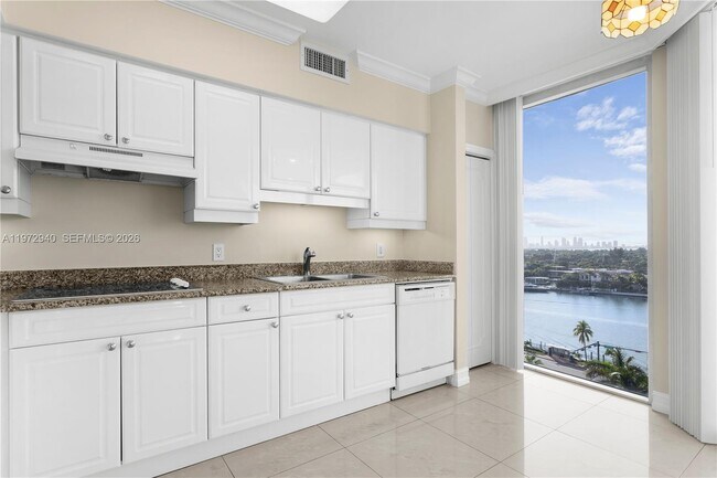 Photo - 4775 Collins Ave Unit 1006