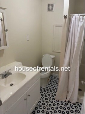 Photo - 304-1 E College St