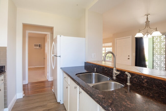Photo - 1626 N J St